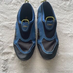 LL Bean water shoes sz 6 blue/ black